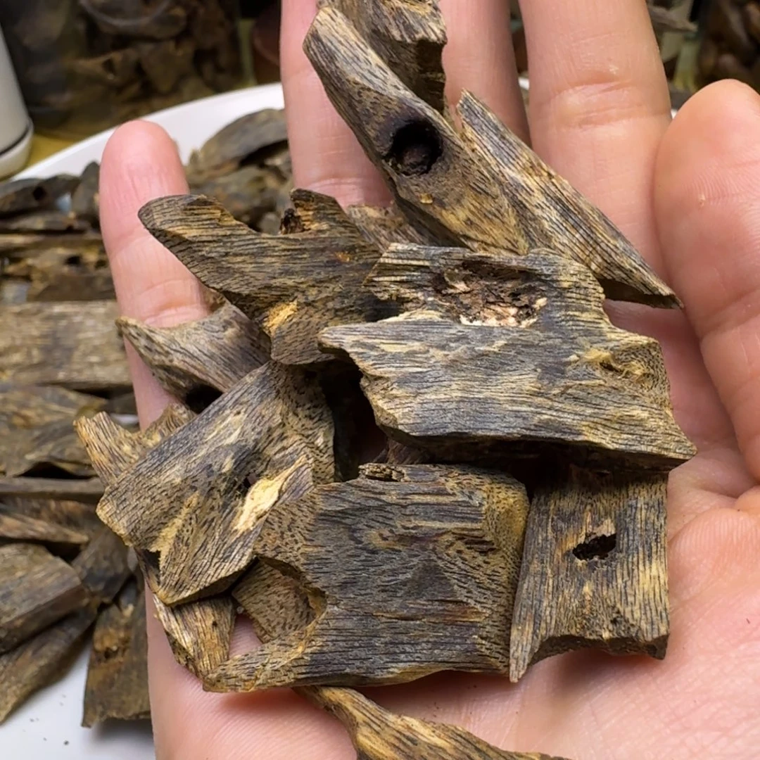 沉香碎屑沉香红骨凹身高油块料50g