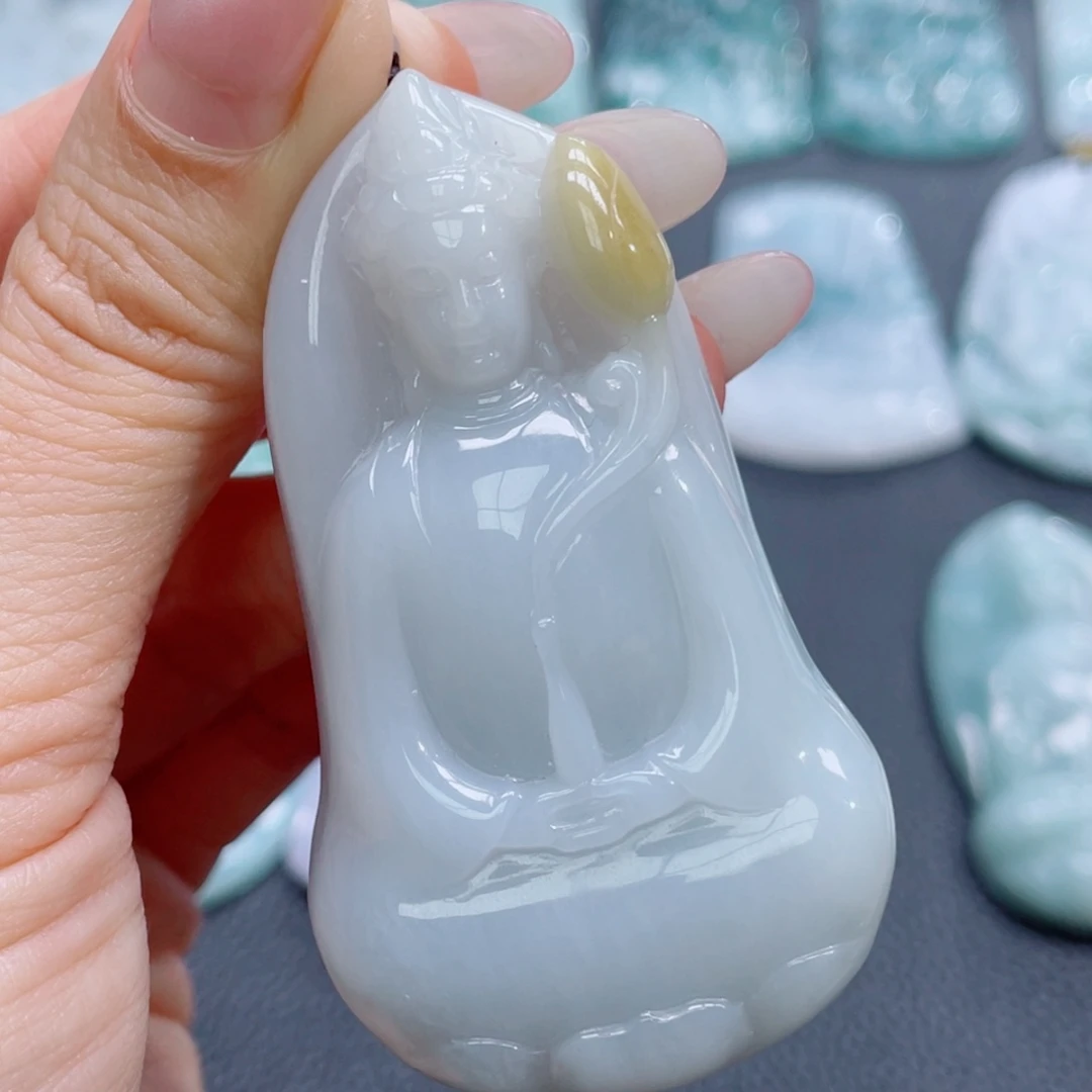 翡翠未镶嵌颈饰素衣观音