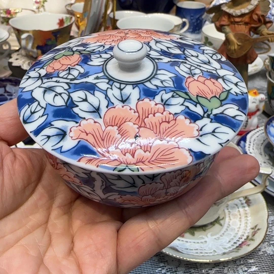 咖啡杯里的咖啡是我的最爱