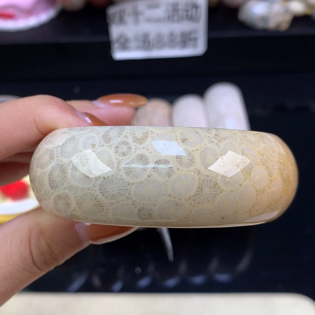 【闪购商品】颈饰未镶嵌硅化珊瑚（珊瑚玉）福利手镯54（52号）