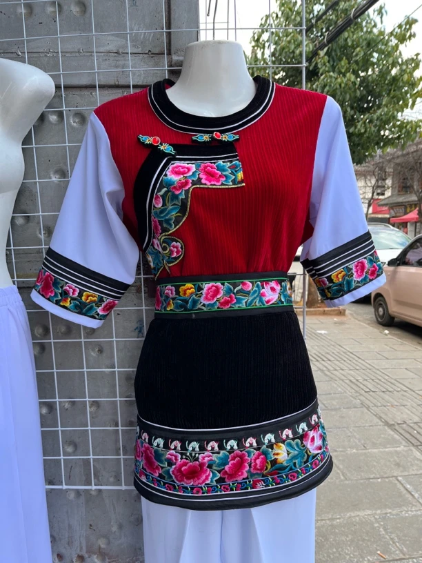 白族服装，民族服饰，三件套……