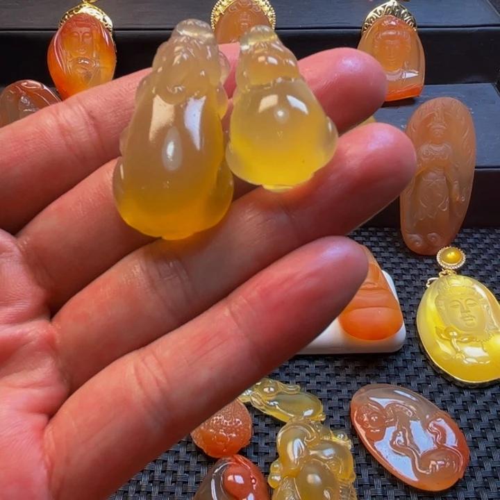 禾***庄石英质玉吊坠未镶嵌