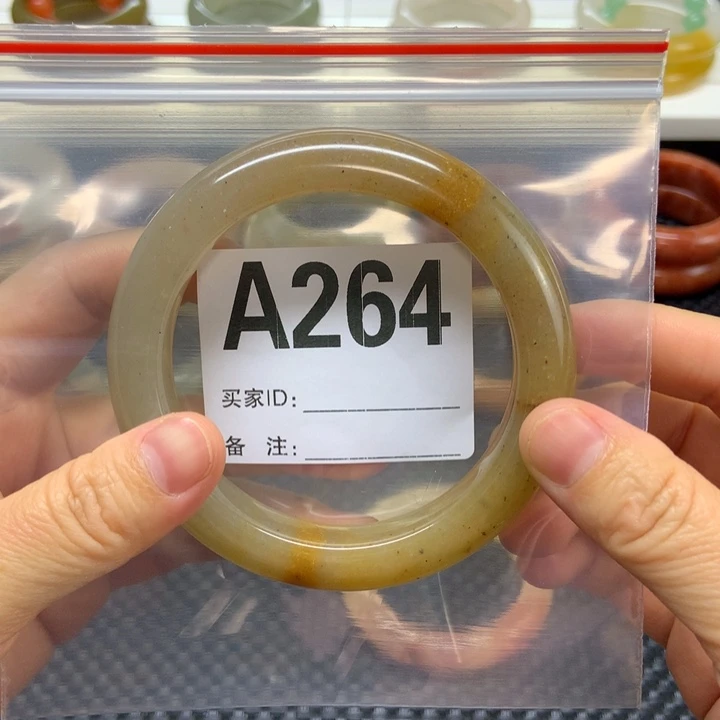 未镶嵌手镯石英质玉