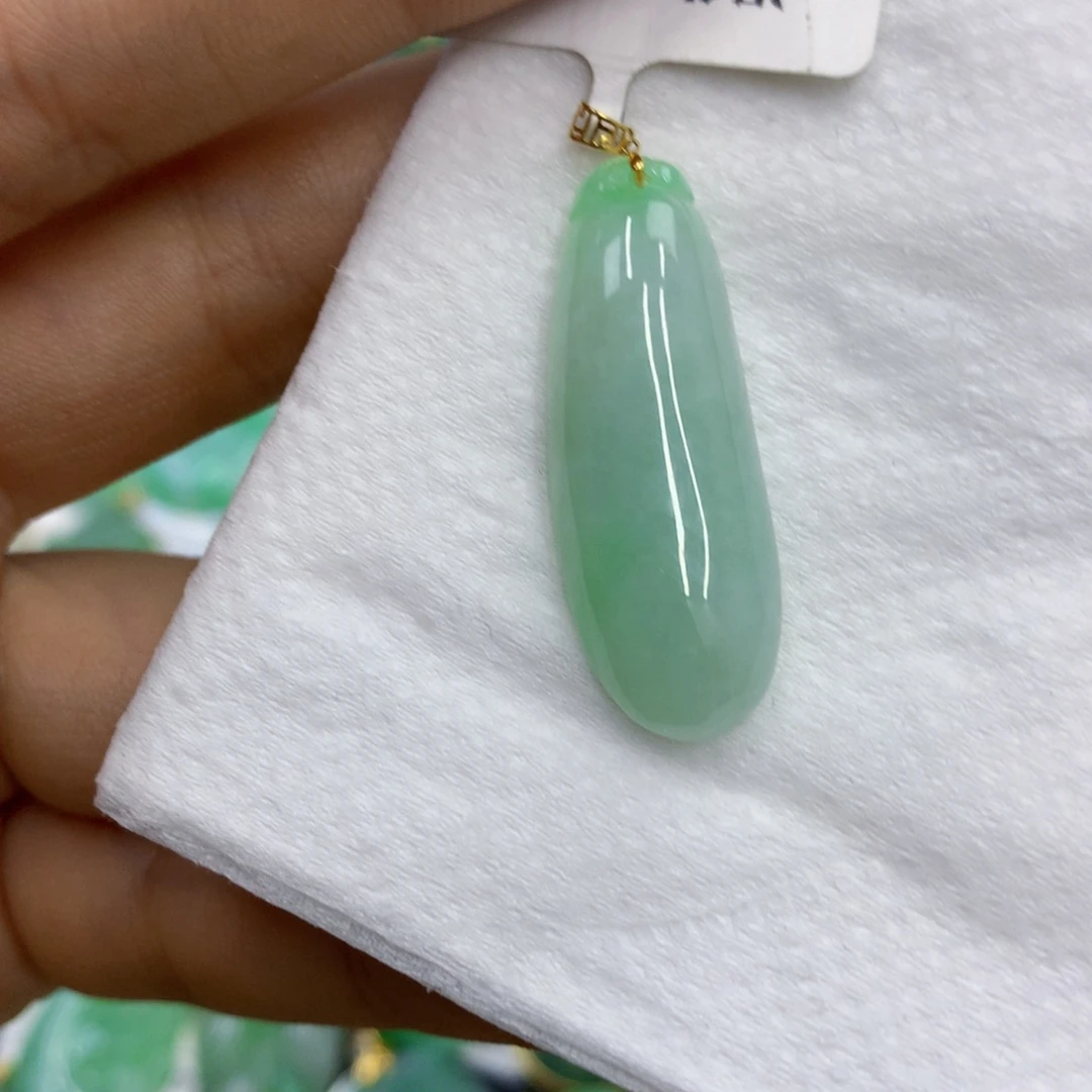 翡翠18K金镶嵌颈饰翡翠