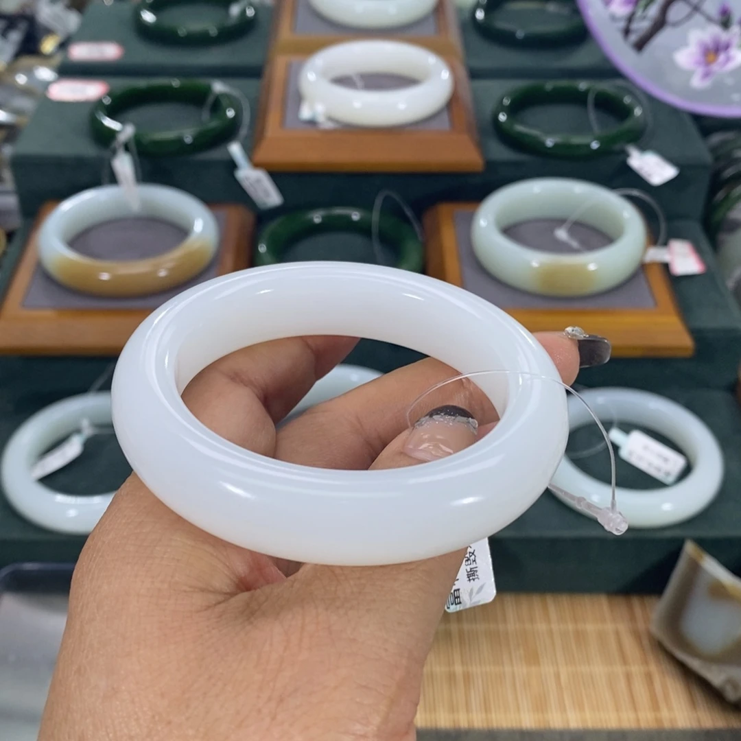 和田玉手镯未镶嵌