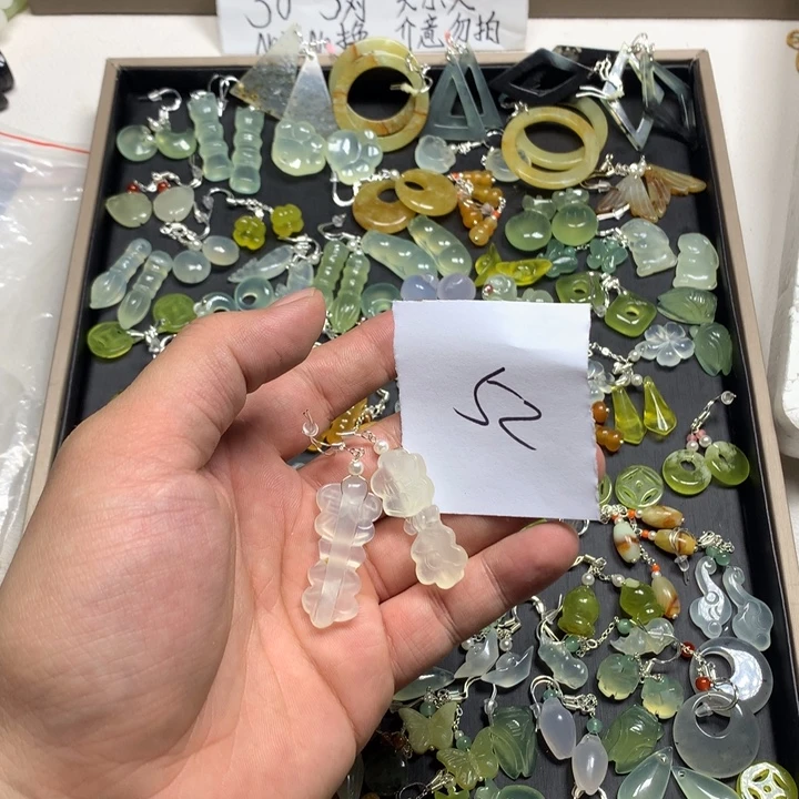 用***3蛇纹石玉合金耳钉