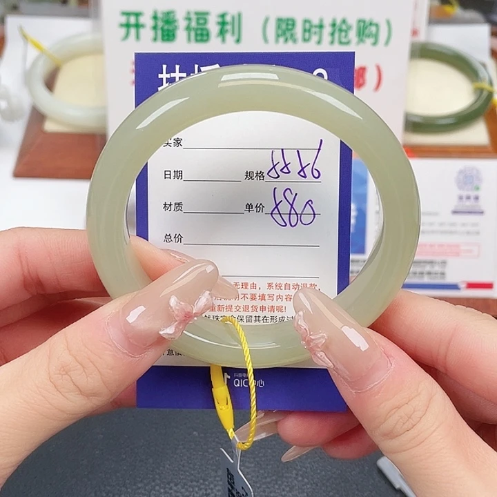 和田玉未镶嵌手镯