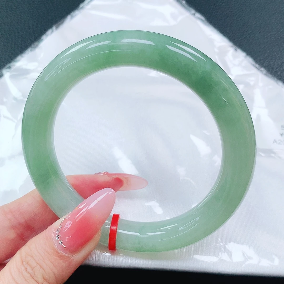 翡翠手镯未镶嵌57圈