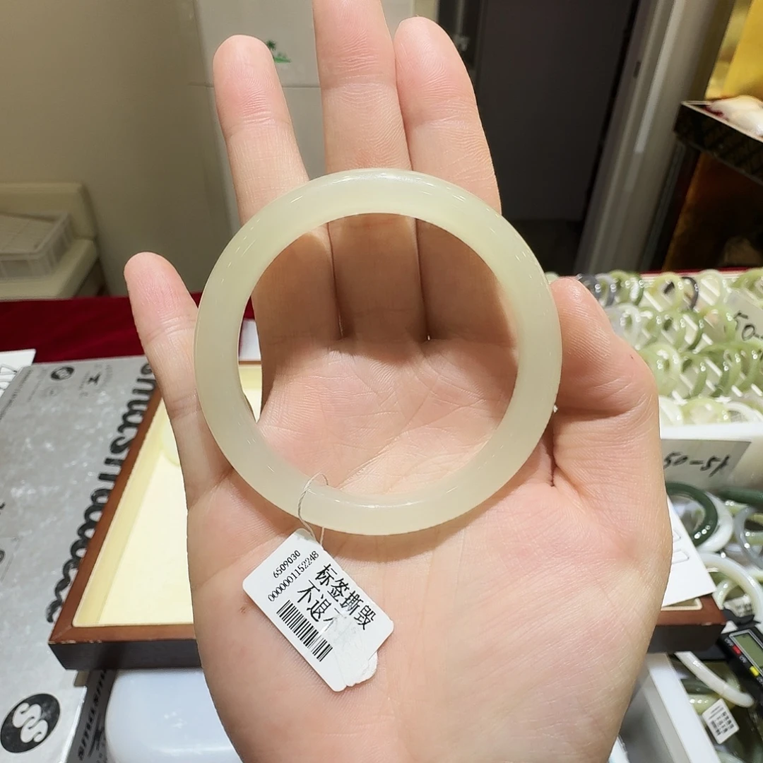 ****忆和田玉未镶嵌手镯258