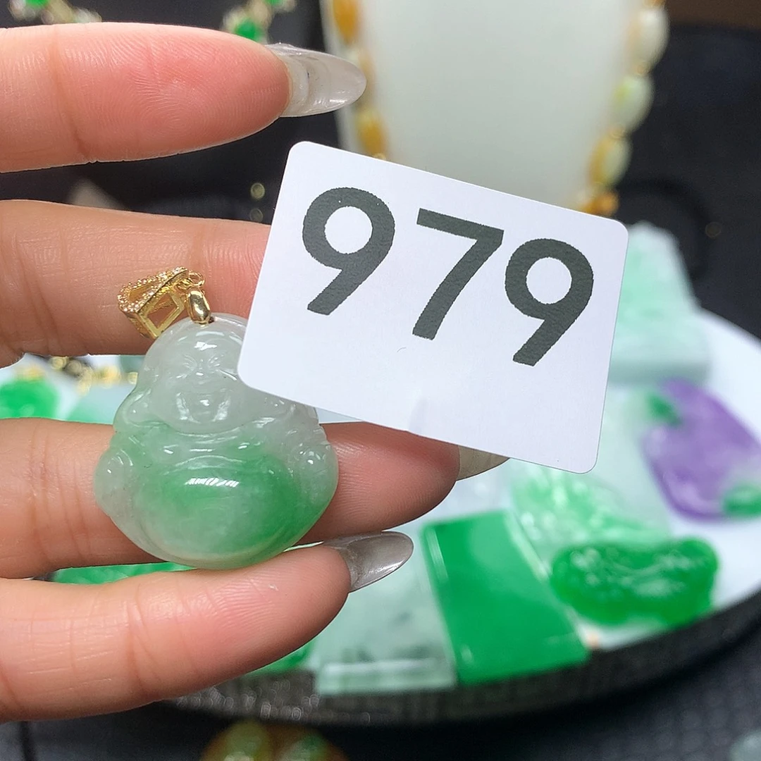 翡翠吊坠(赠链)未镶嵌