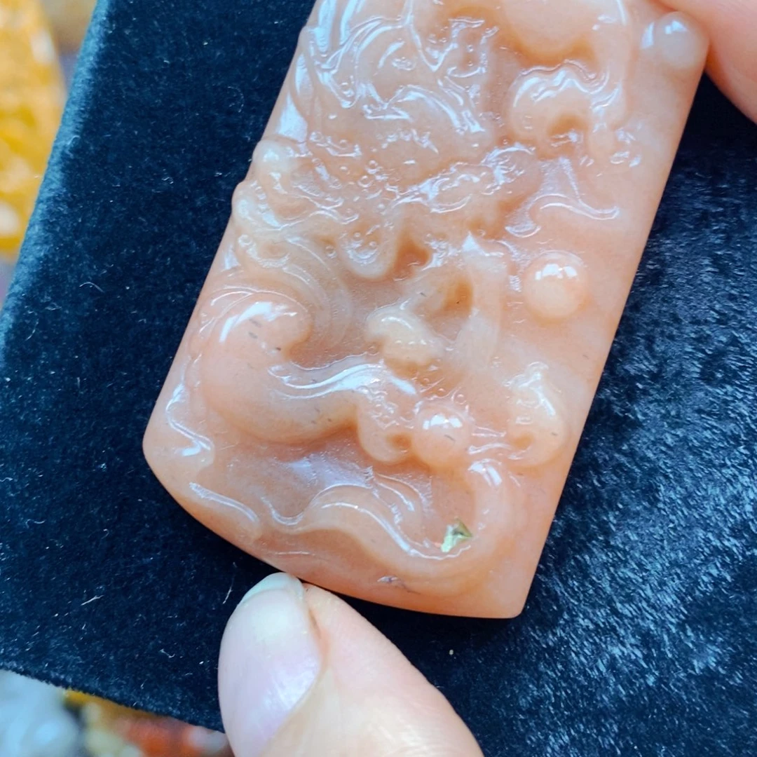 未镶嵌石英质玉（黄龙玉）颈饰