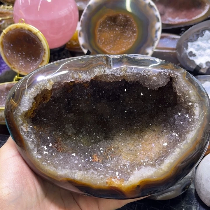水晶珠宝半成品未镶嵌抛光洞