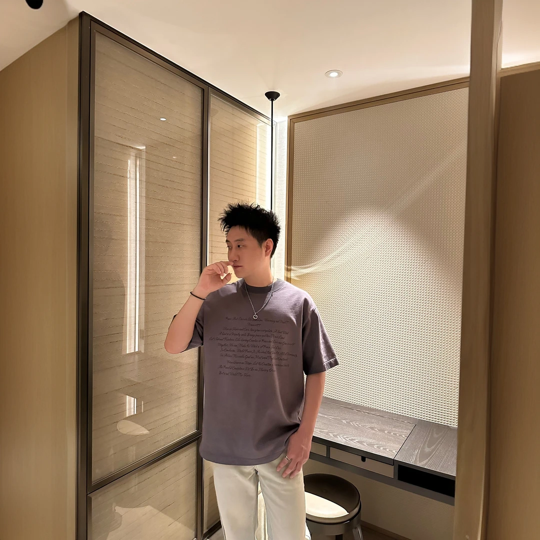 时尚简约百搭休闲男生短袖无差别情侣款日程通勤高级感氛围感