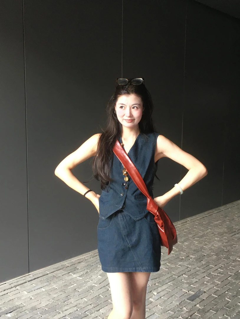 夏季新款洋气衣服女法式复古气质V领显瘦马甲休闲牛仔短裙套装