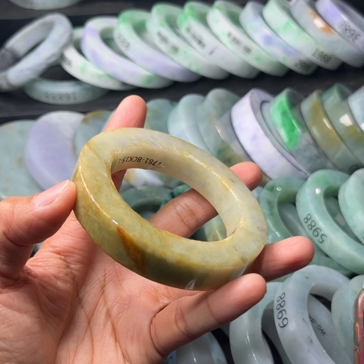 定制翡翠未镶嵌翡翠手镯