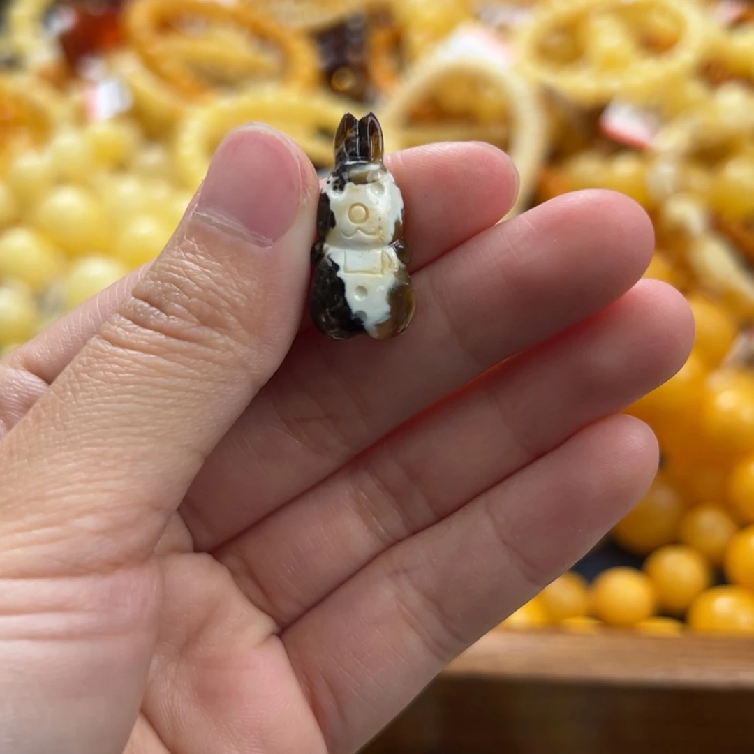 未镶嵌琥珀珠宝奇石