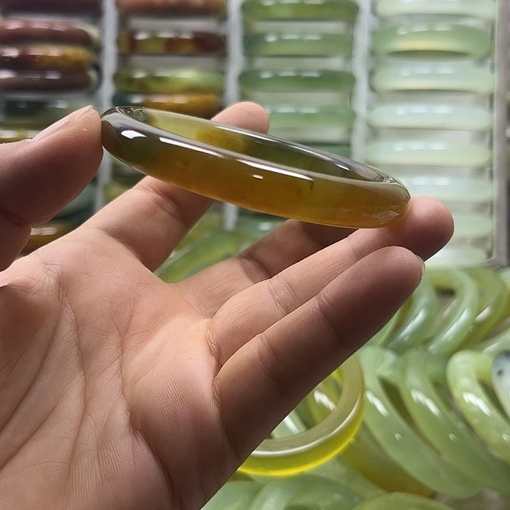 嗳***吖蛇纹石玉未镶嵌手镯