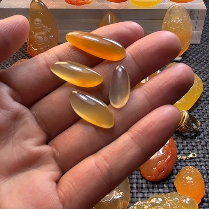 余***石英质玉未镶嵌小小吊坠挂件挂件