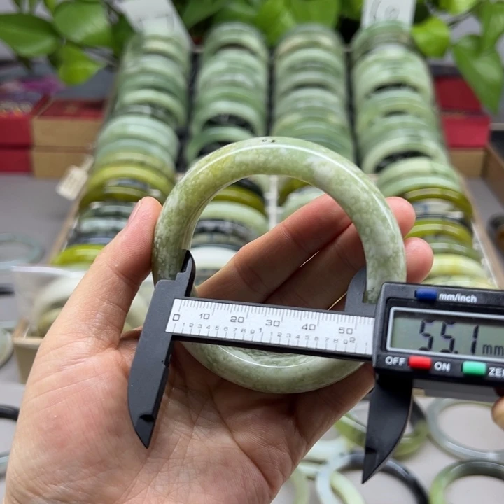 蛇纹石玉未镶嵌手镯13