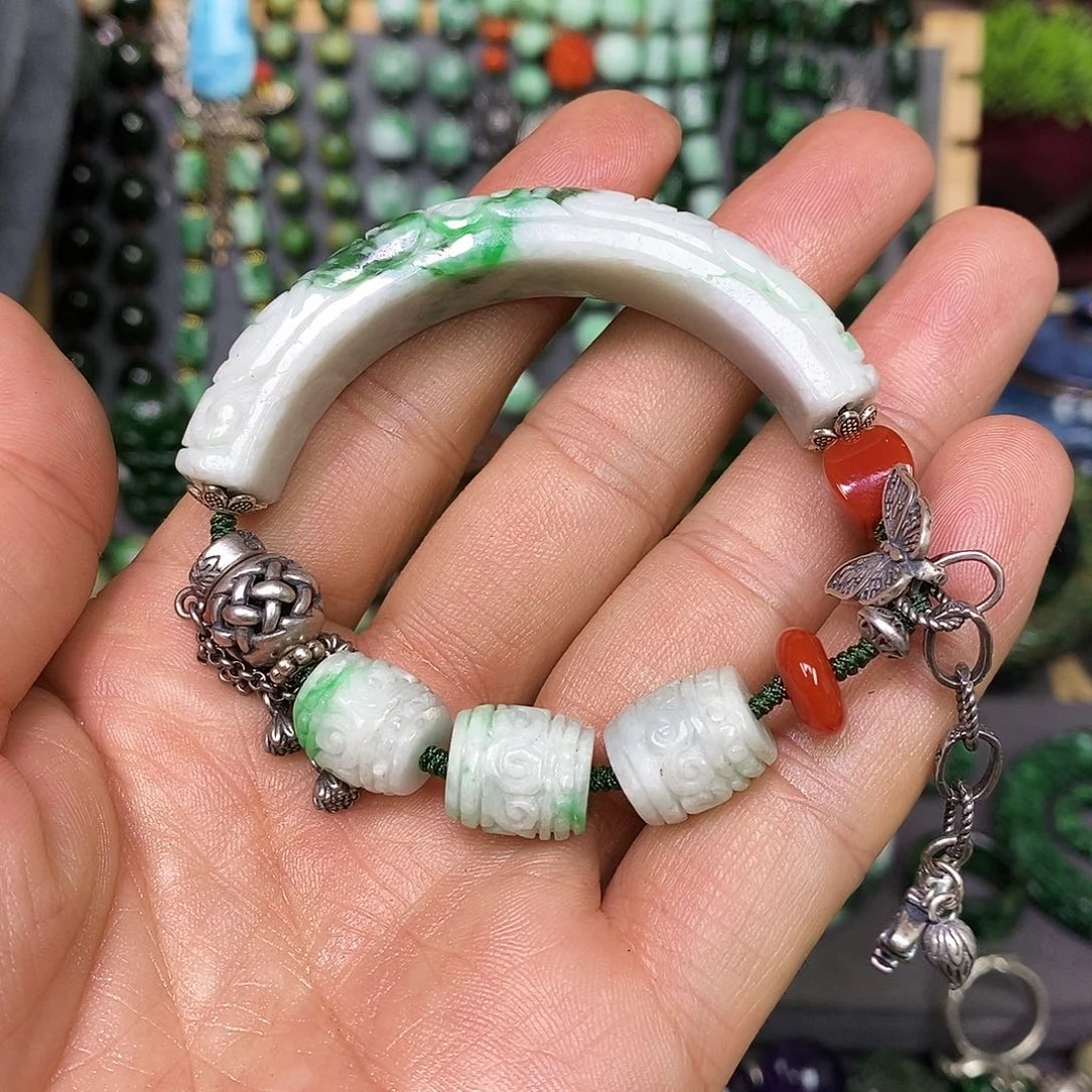 未镶嵌手链翡翠清****?漂亮美眉