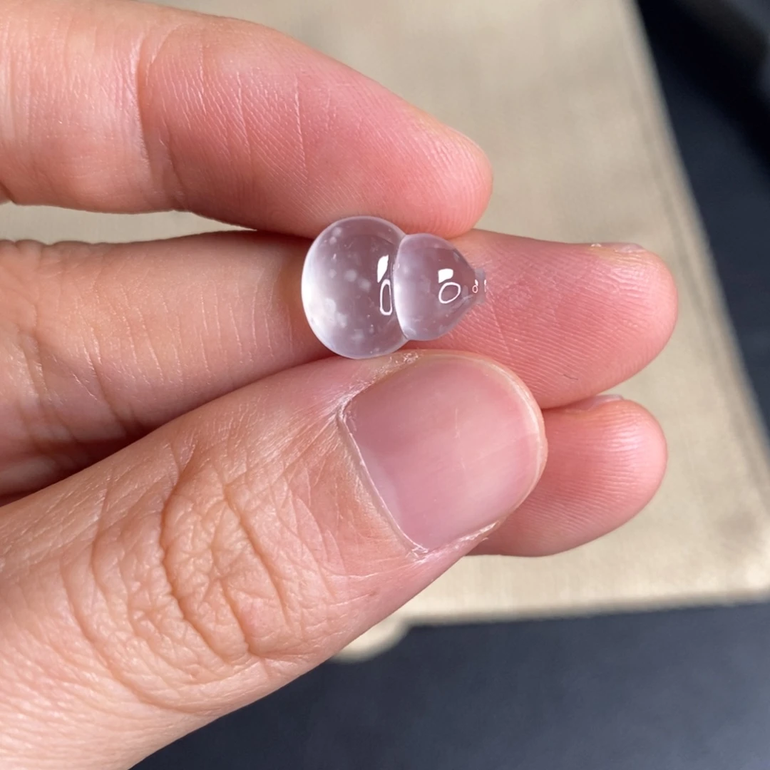 翡翠未镶嵌颈饰葫芦