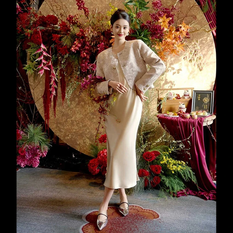 高级感订婚礼服高端轻奢国风新中式套装裙小香风外套吊带裙两件套