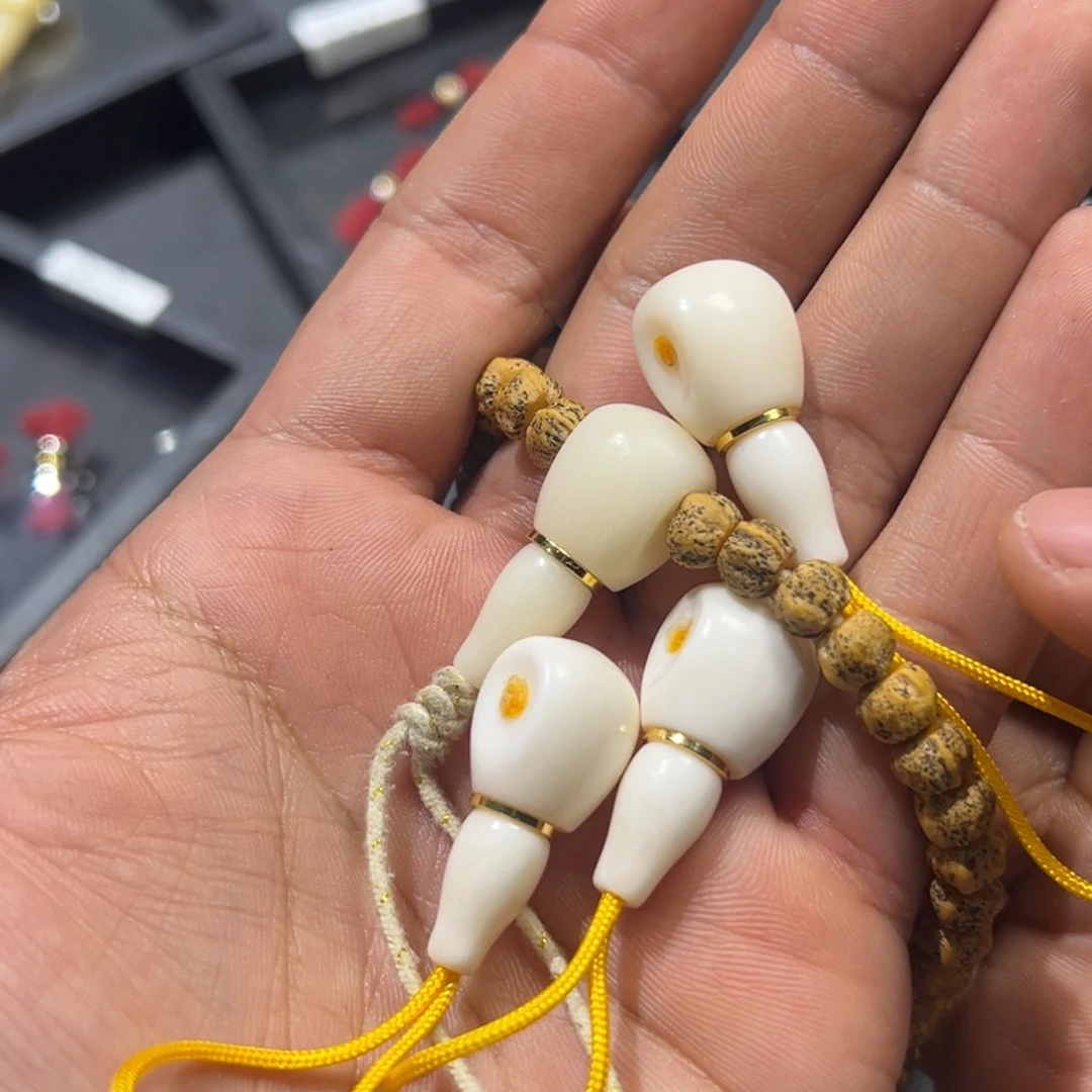 吊坠柏香籽/百香籽白骆驼