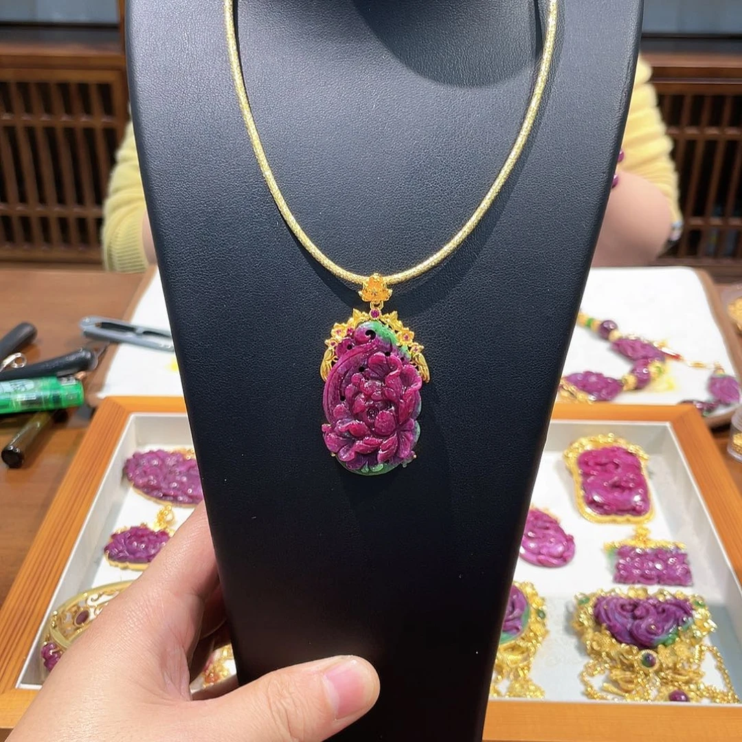 锦纶铁合金吊坠红宝