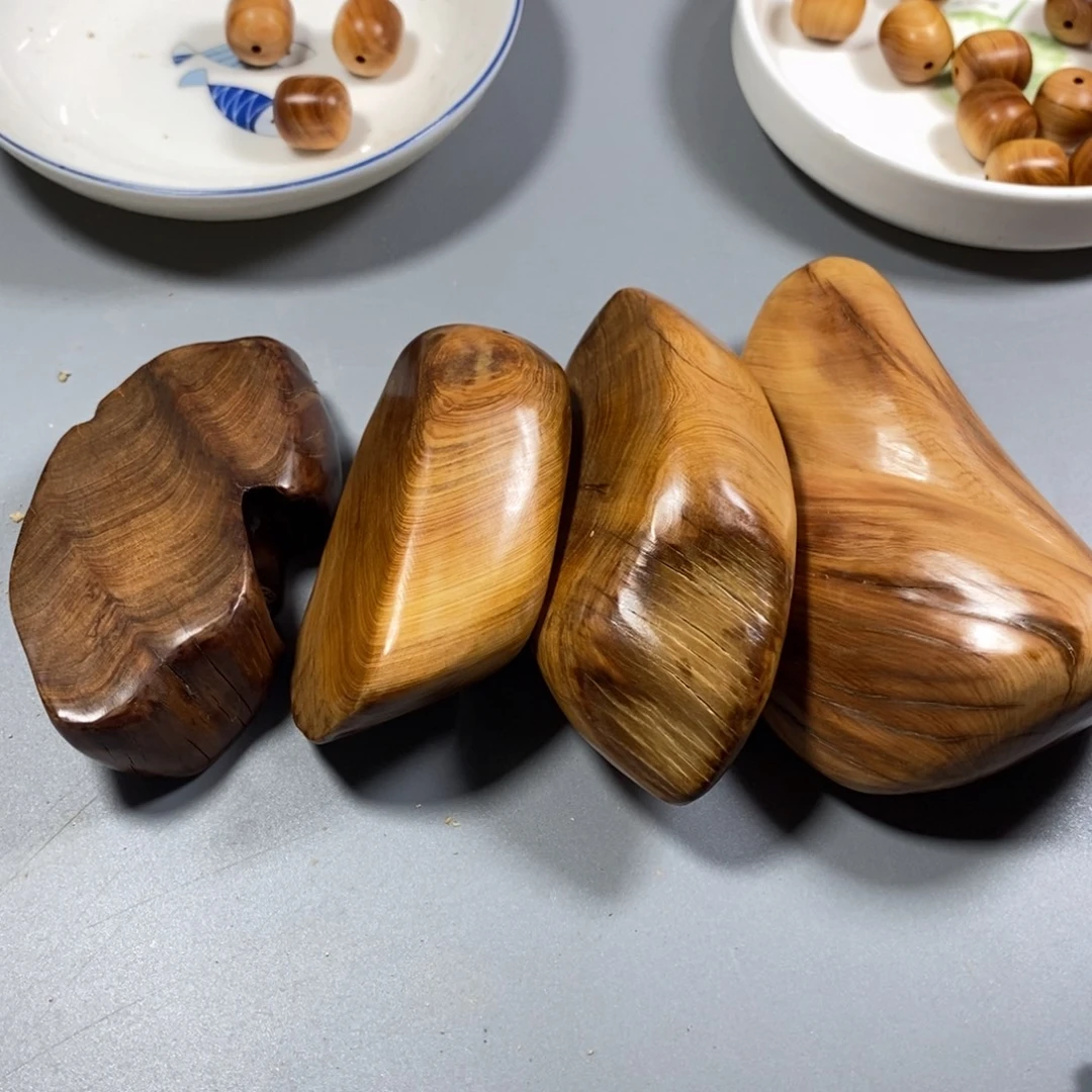 藏***士柏木把件太行陈化崖柏把件