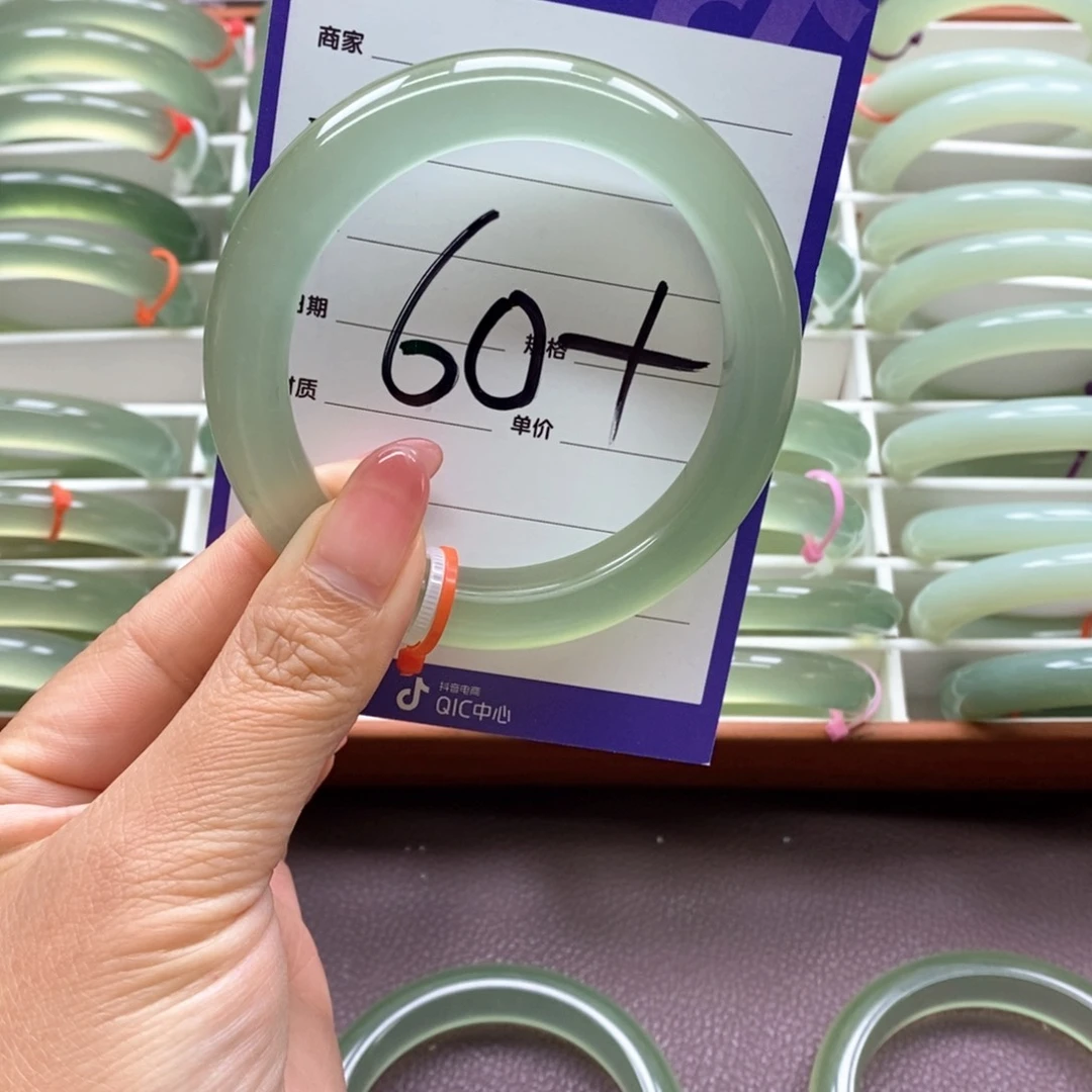 岫玉未镶嵌手镯爱****猫