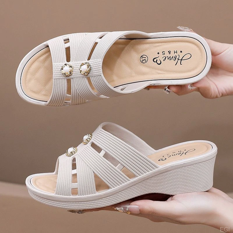 拖鞋家居女款2025夏季新款凉拖防滑厚底外穿浴室专用网红爆款拖鞋