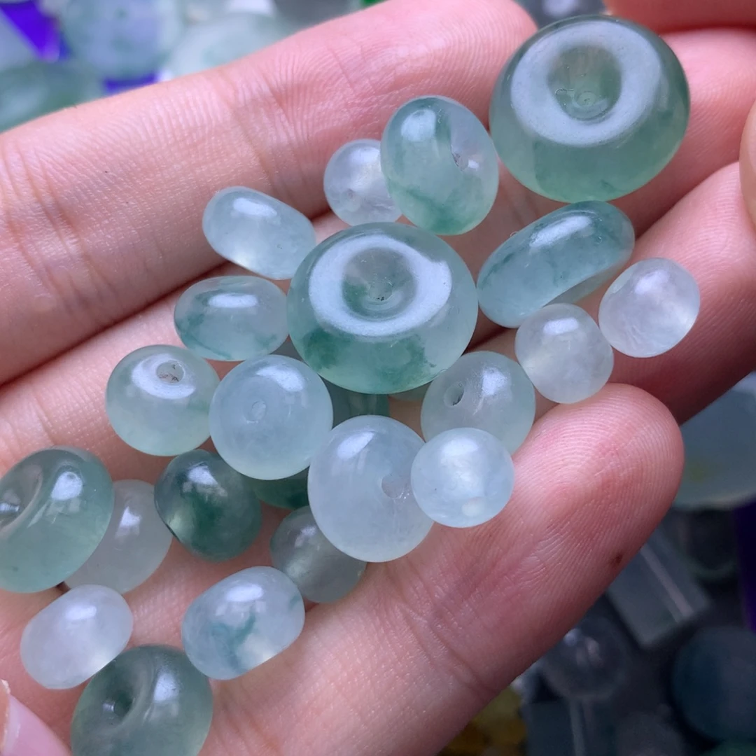 定制翡翠未镶嵌挂件