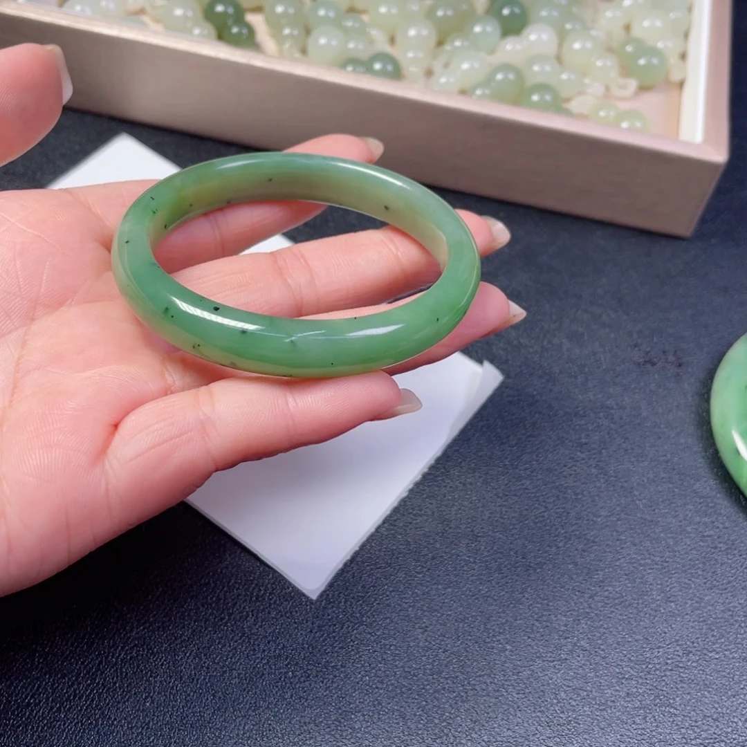 和田玉手镯未镶嵌上***、297苹果绿手镯74