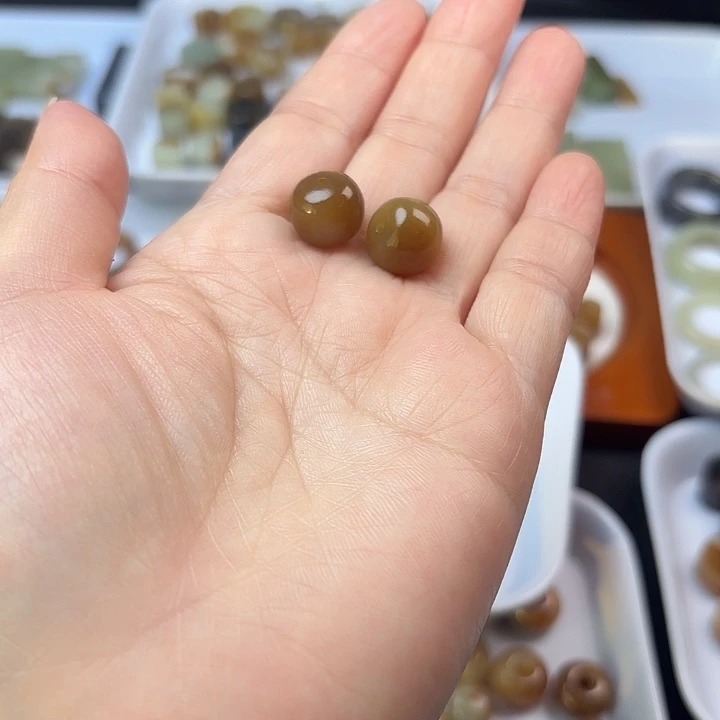 文***呀和田玉（糖玉）未镶嵌颈饰