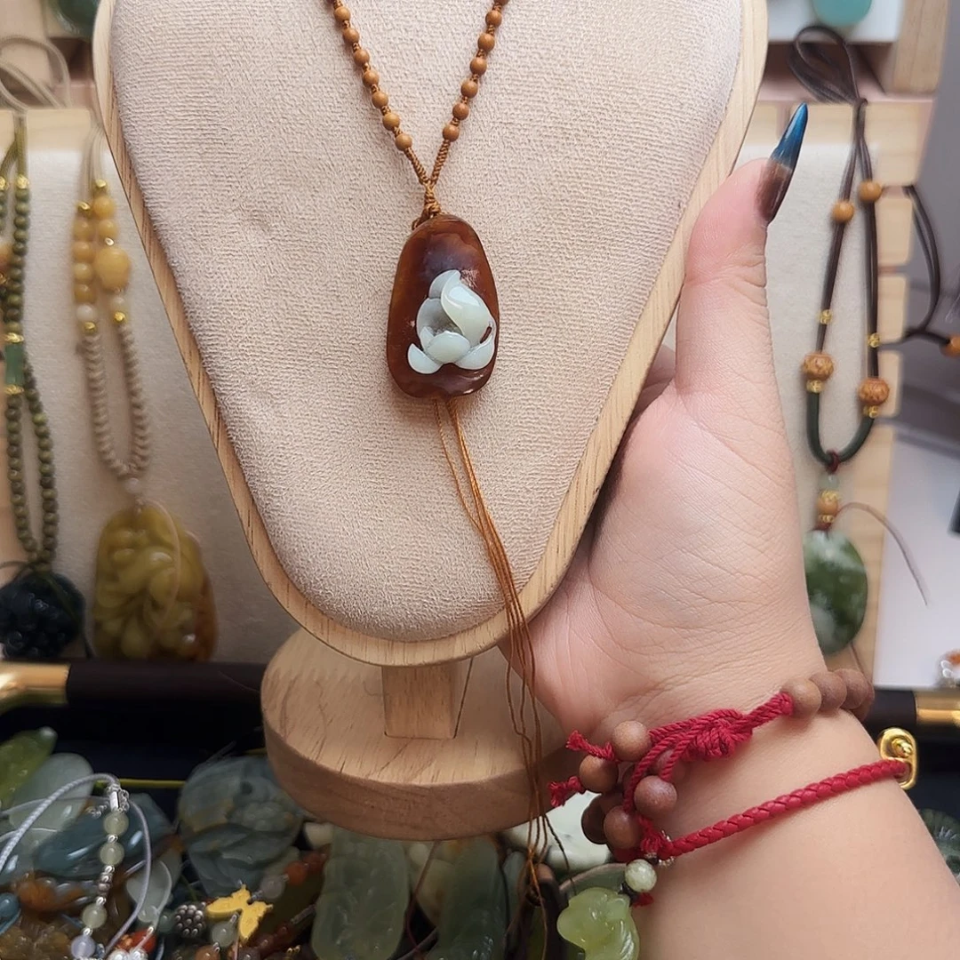 M***I蛇纹石玉合金颈饰