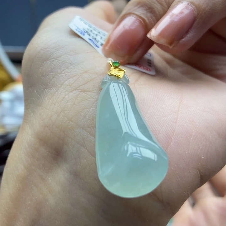 翡翠18K金镶嵌颈饰吊坠32