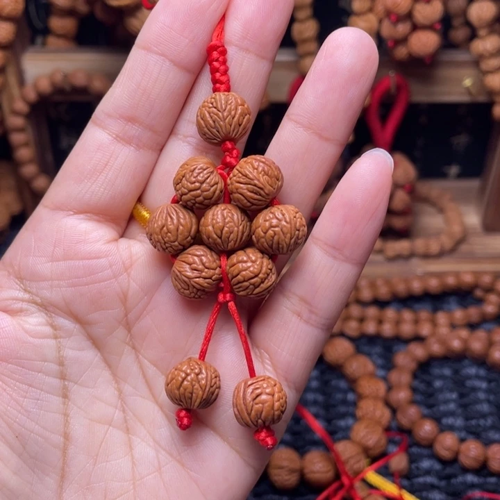 木质类龙纹桃枭挂件