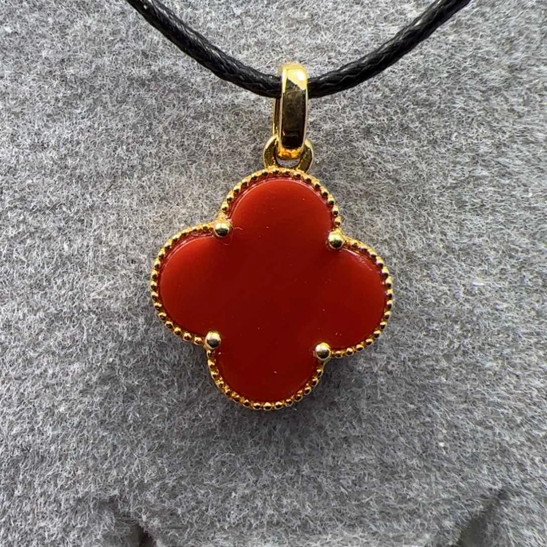 18K金镶嵌吊坠南红玛瑙