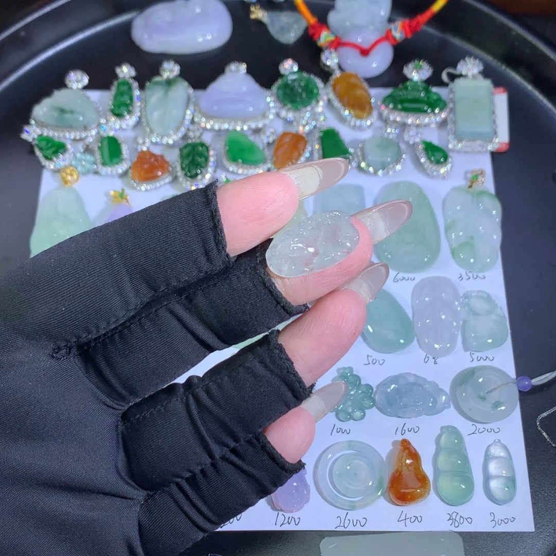 翡翠未镶嵌吊坠(不含链)山水牌