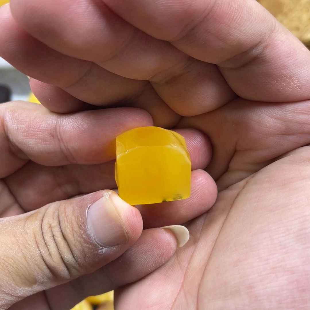 帝***秀定制蜜蜡未镶嵌原石