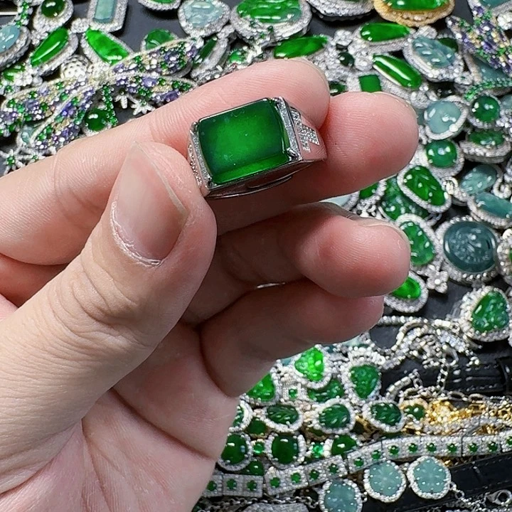 翡翠颈饰未镶嵌天然A货翡翠放漏