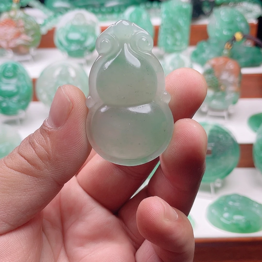 颈饰未镶嵌石英质玉