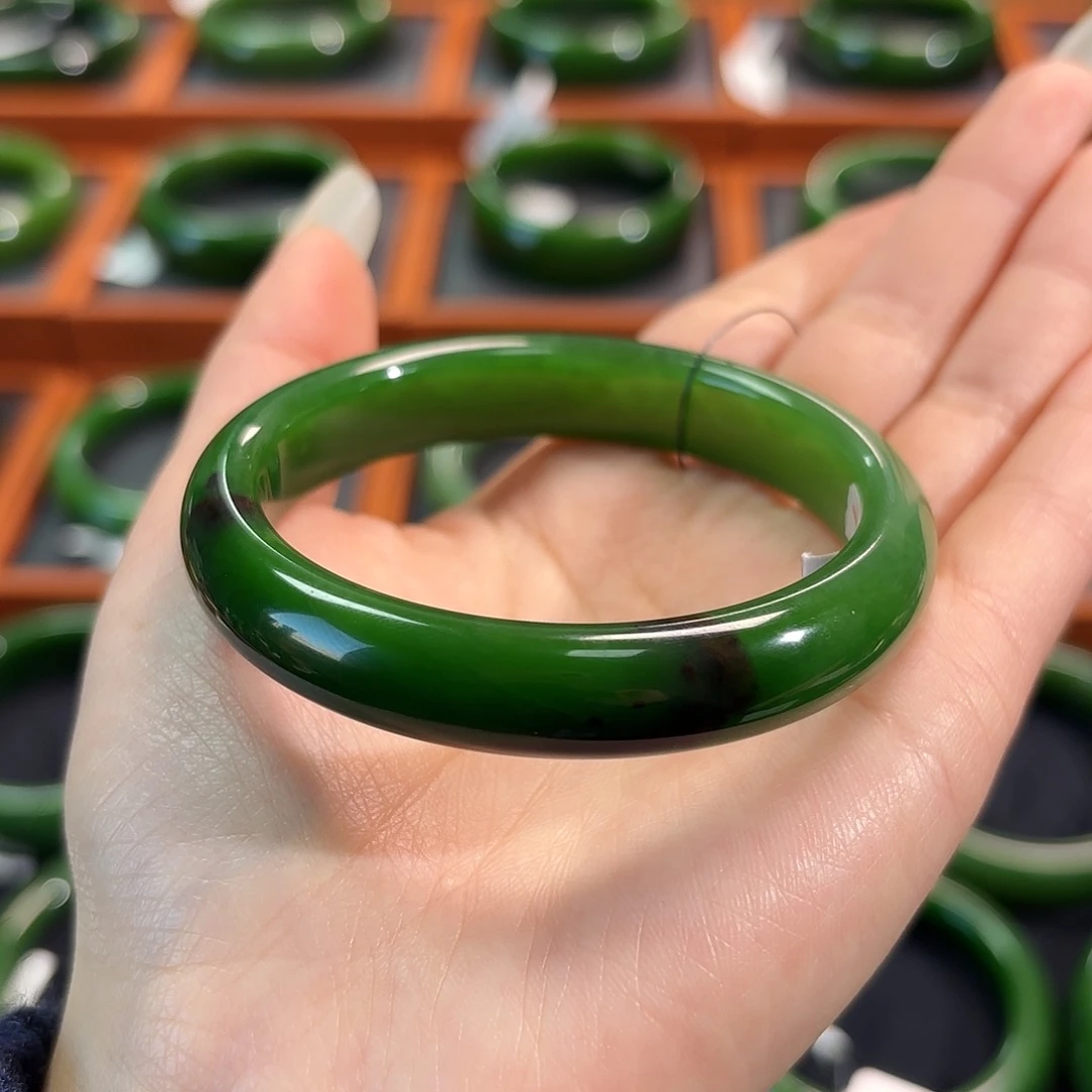 和田玉（碧玉）未镶嵌手镯红皮辣绿