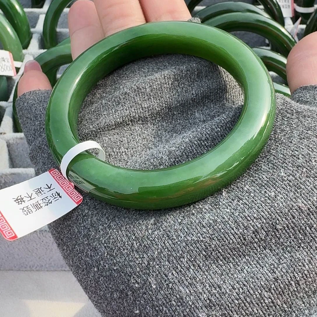 和田玉（碧玉）未镶嵌手镯