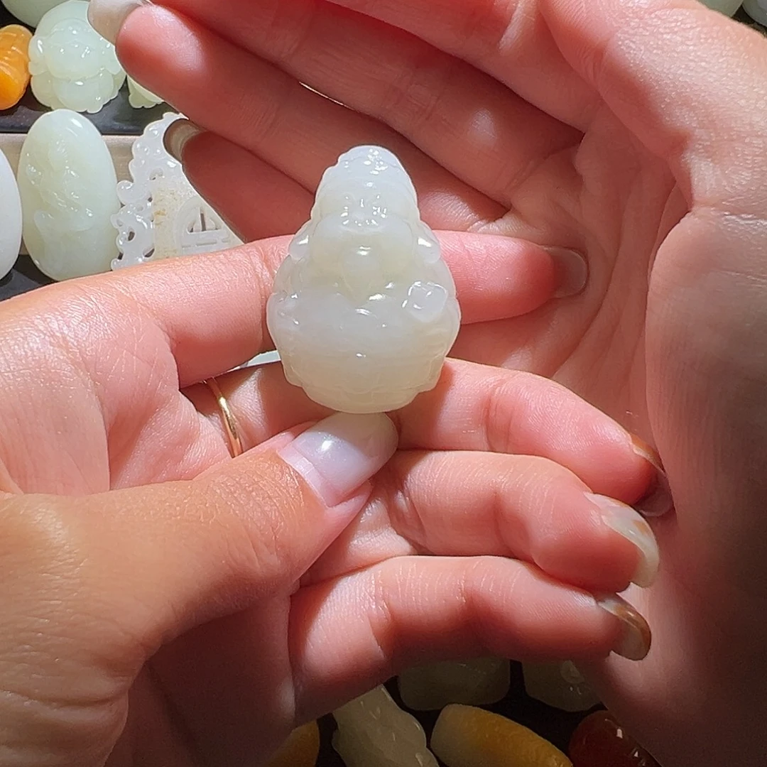 济***)和田玉未镶嵌颈饰