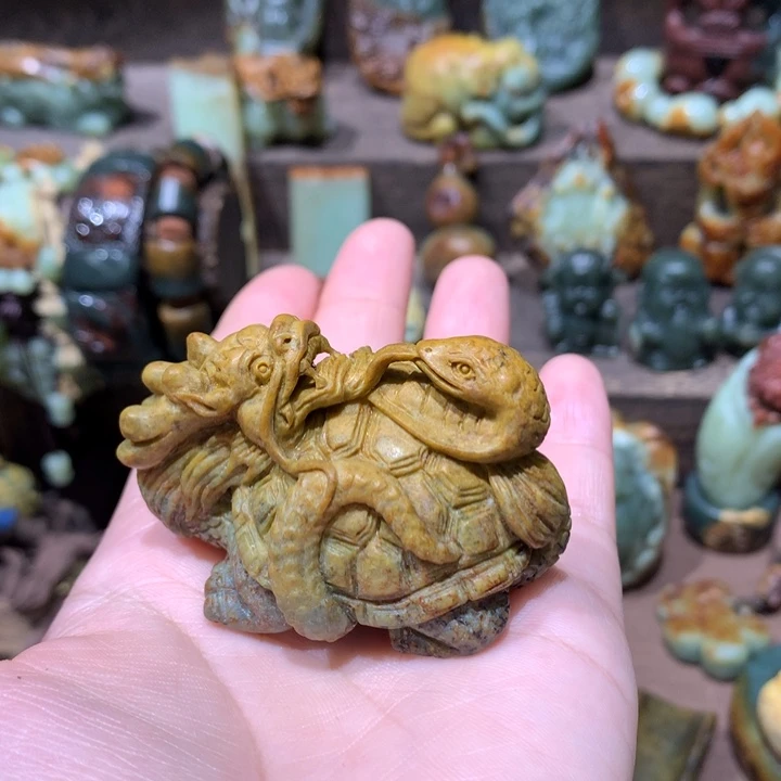 未镶嵌岫岩河磨玉（透闪石质玉）把件