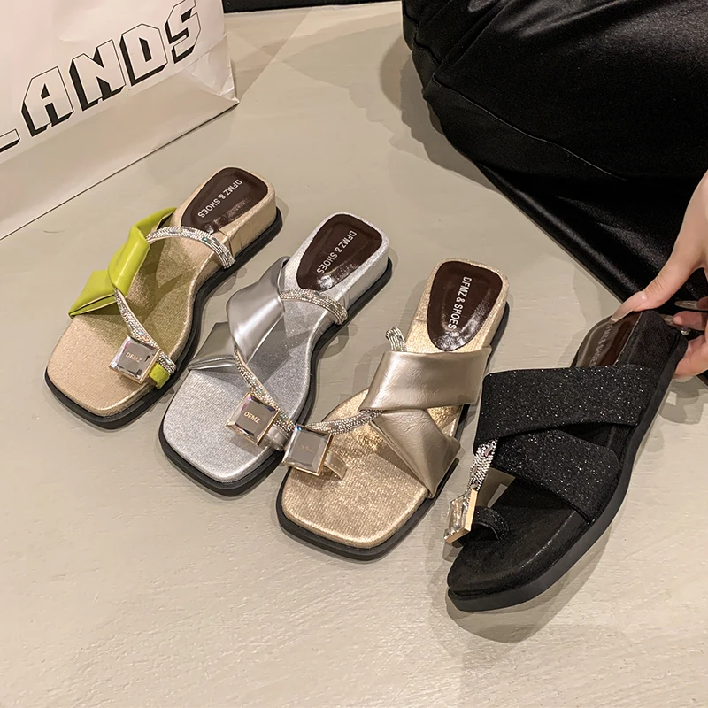 2025夏季新款网红金属方扣复古爆款高级感小众方头坡跟软底一字拖