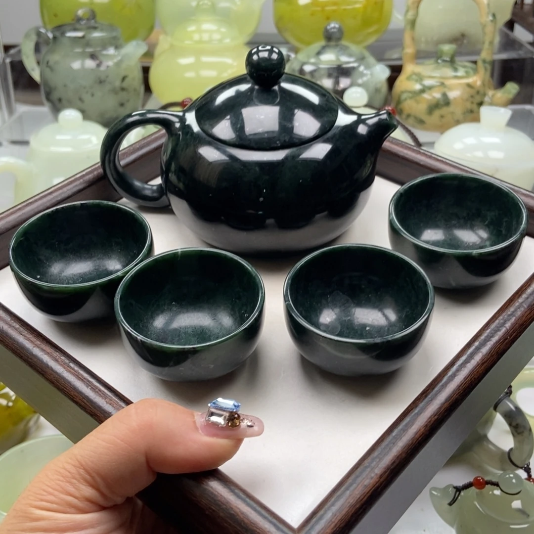 蛇纹石玉未镶嵌壶