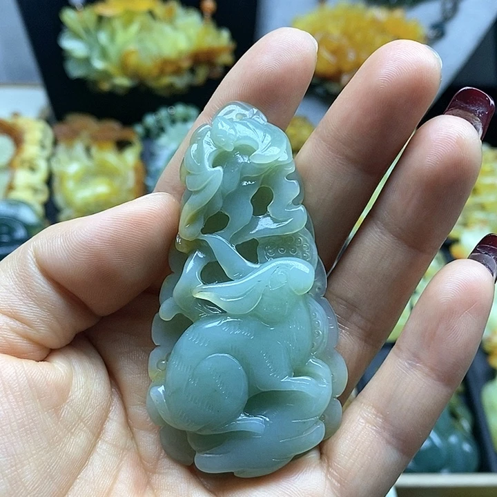 蛇纹石玉挂件未镶嵌