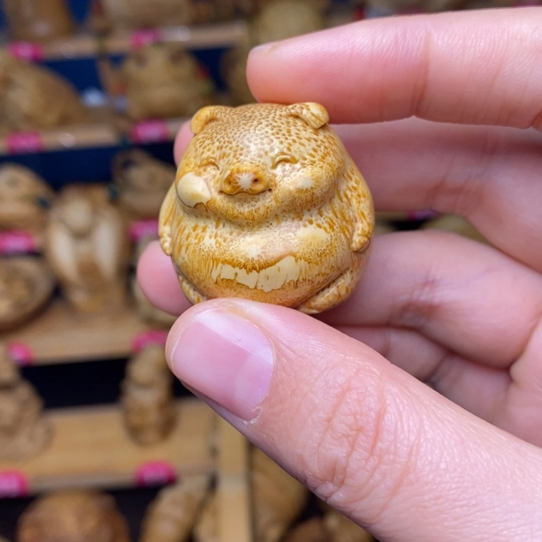 从***心竹福猪竹雕精工制作